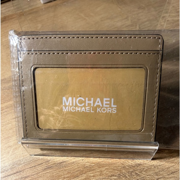 Michael Michael Kors Jet Set Leather Card Holder NWT. 5 CC slots and ID holder. - Picture 2 of 3